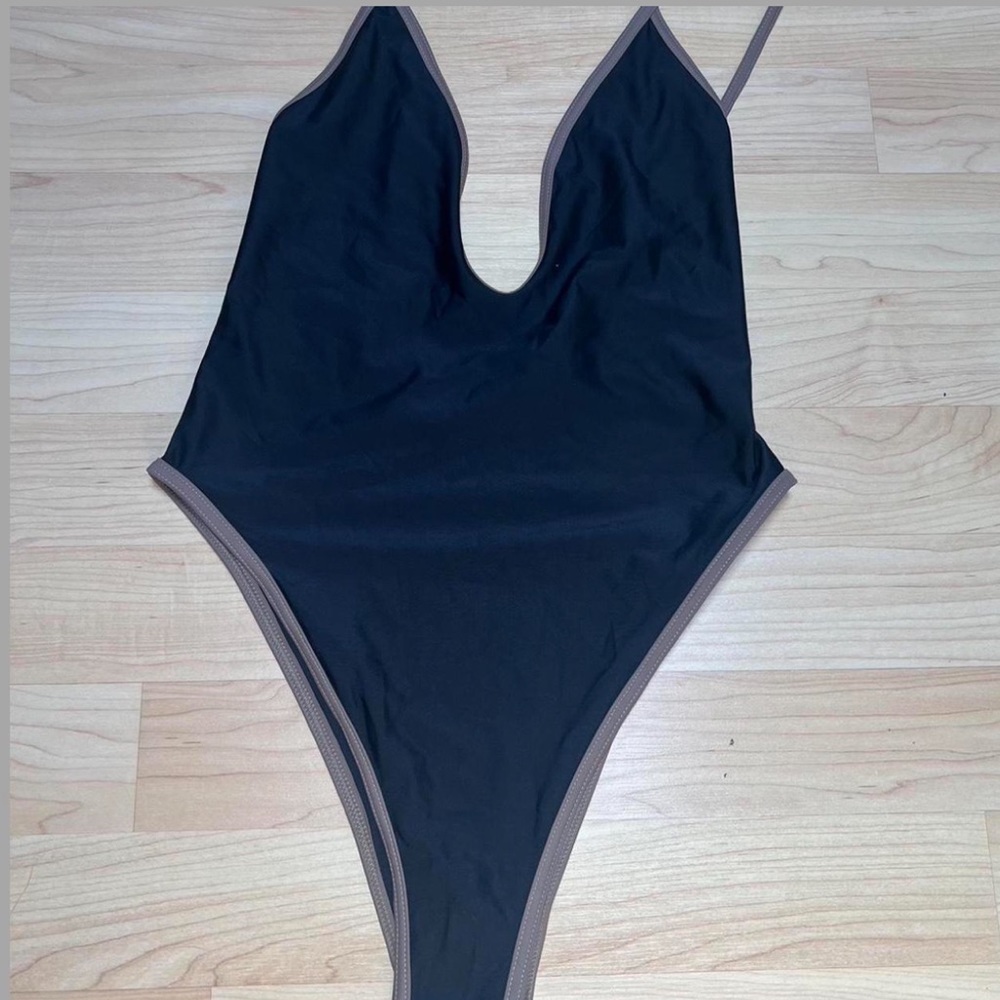 SOSO SWIM brand new bathing suit. Size M.